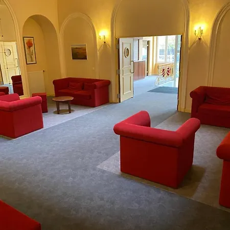 Grand Hyper Centre Standing