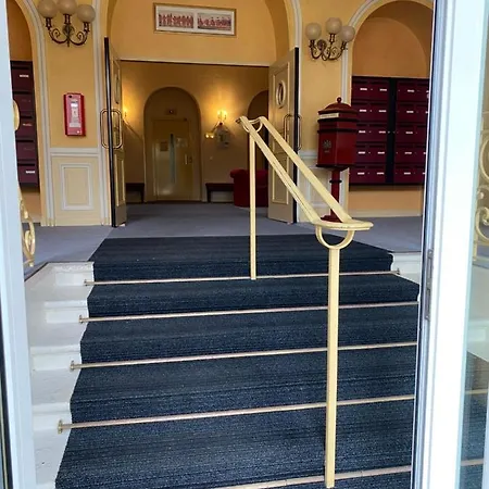 Grand Hyper Centre Standing * Ла-Бурбуль