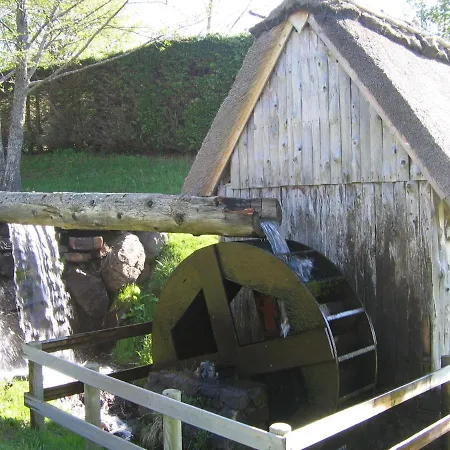 Grand Hyper Centre Standing *