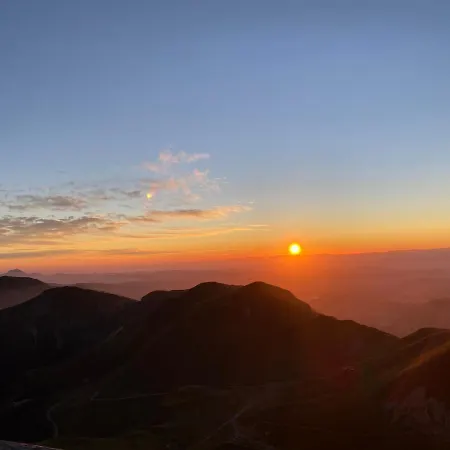 Grand Hyper Centre Standing