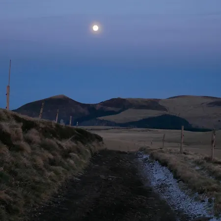 Grand Hyper Centre Standing