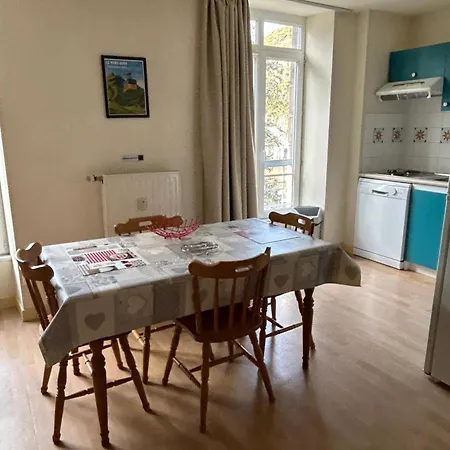 Grand Hyper Centre Standing Ла-Бурбуль