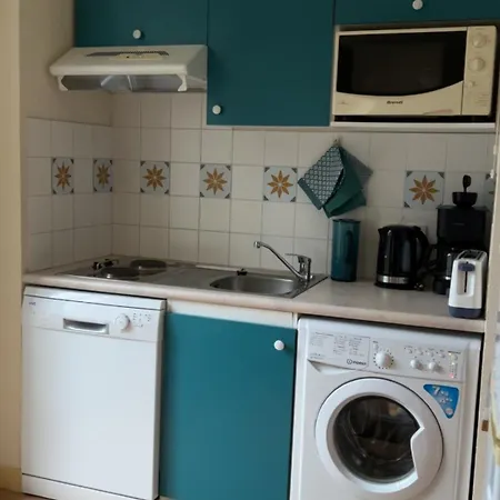 Grand Hyper Centre Standing Ла-Бурбуль